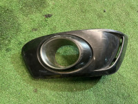 Заглушка вокруг туманки левая SUBARU LEGACY B4 OEM 57731AE610 BEE 2002 blue 14L