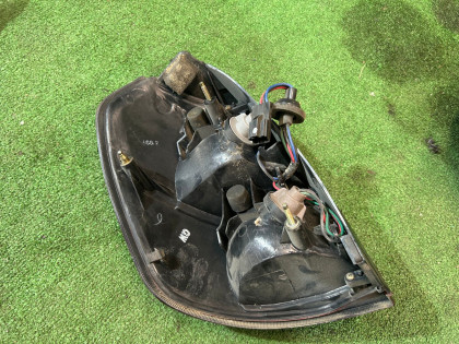 右尾灯 SUBARU LANCASTER OEM 84201AE081 BH9 2001