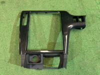 กรอบวิทยุ SUBARU LANCASTER OEM 66060AE330 BH9 2001 White 07C