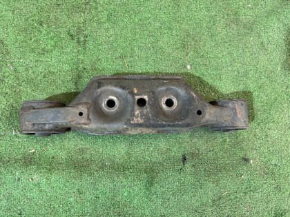 Soporte del diferencial 41310AE012 SUBARU LEGACY