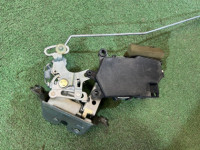 Замок пятой двери SUBARU LEGACY OEM 63032AE020 BH5 2003 BLUE 02C