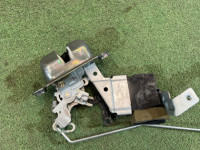 Замок пятой двери SUBARU LEGACY OEM 63032AE020 BH5 2003 BLUE 02C
