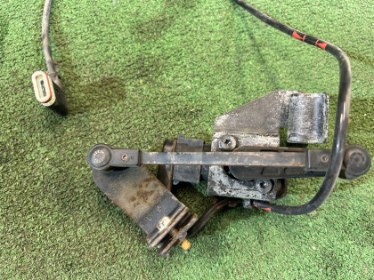 Sensor traseiro de nivelamento dos faróis MERCEDES-BENZ C-CLASS OEM A0105427717 W203 2006