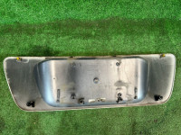Friso da tampa da bagageira Пятой двери SILVER 775U MERCEDES-BENZ C-CLASS OEM A2037400481 W203 2006 SILVER 775U