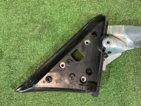 Уголок двери передний правый левый SUBARU LANCASTER OEM 61158AE010 BHE 2000