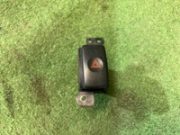 สวิตช์ไฟฉุกเฉิน SUBARU LANCASTER OEM 83037AE000 BH9 2001 EJ254 AT