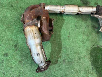 Выпускной коллектор SUBARU LEGACY OEM 14023AA052 14010AA072 BH5 1999 EJ208