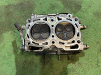 左シリンダーヘッド Левая SUBARU LEGACY OEM 11063AA781 BH5 1999 EJ208