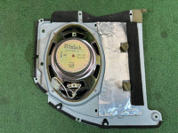 Subwoofer Mcintosh SUBARU LANCASTER OEM 86301AE220 BH9 2001