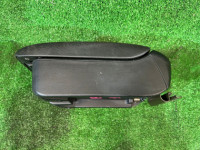 ช่องเก็บของและที่วางแขน высокий SUBARU LEGACY OEM 92111AG000JC BL5 2003 black 32J