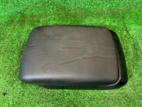 ช่องเก็บของและที่วางแขน высокий SUBARU LEGACY OEM 92111AG000JC BL5 2003 black 32J