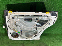 ประตูหลังขวา Цвет 51E 96H SUBARU LEGACY OEM 60400AE400 BH5 2000 WHITE 51E, 96H