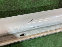 Faldón izquierdo пластик SUBARU LEGACY OEM 96051AE010 BH5 2000 WHITE 51E, 96H