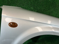 右フロントフェンダー Цвет 792 SUBARU LEGACY OEM 57120AE001 BH9 2000 SILVER 792