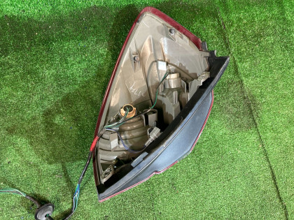 右尾灯 SUBARU OUTBACK OEM 84201AG321, 84201AG322 BP9 2007