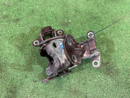 Петли двери передней правой задние 61070AA000 61070AA010 SUBARU LEGACY