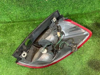左テールランプ SUBARU OUTBACK OEM 84201AG010 BPE 2004