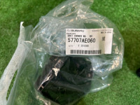 Soporte derecho del parachoques trasero SUBARU LANCASTER OEM 57707AE060 BH9 2001 White 07C