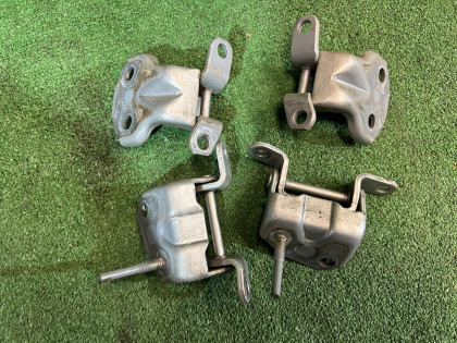 ドアヒンジ задние SUBARU LEGACY OEM 61520AC020 61520AC030 61520AC000 61520AC010 BH9 2000 SILVER 792