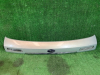 แผงตกแต่งระหว่างไฟท้าย Накладка пятой двери SUBARU OUTBACK OEM 84261AG040GA BPE 2004