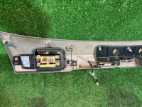 แผงตกแต่งระหว่างไฟท้าย Накладка пятой двери SUBARU OUTBACK OEM 84261AG040GA BPE 2004