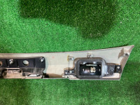 แผงตกแต่งระหว่างไฟท้าย Накладка пятой двери SUBARU OUTBACK OEM 84261AG040GA BPE 2004