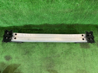 フロントバンパーレインフォースメント SUBARU OUTBACK OEM 57712AG000 BPE 2004