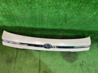 Friso entre os farolins traseiros Накладка пятой двери SUBARU LEGACY OEM 91710AG000LE BP5 2007