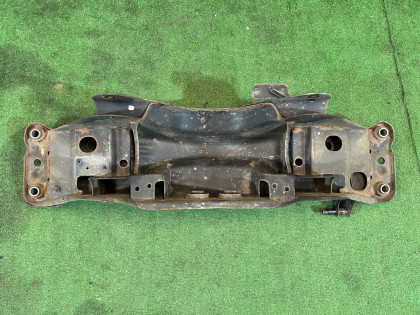 Travesaño trasero SUBARU FORESTER OEM 20150SA020 SG5 2007 EJ205 AT