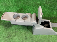 Guantera y reposabrazos SUBARU FORESTER OEM 92113FE100ND SG5 2007 WHITE 51E