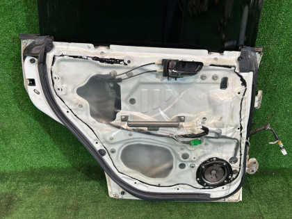 ประตูหลังซ้าย цвет 51Е SUBARU FORESTER OEM 60409SA0129P SG5 2007 WHITE 51E