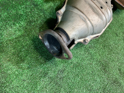 ท่อไอเสียท่อนกลาง SUBARU FORESTER OEM 44200SA080 SG5 2007 EJ205 AT