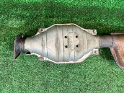ท่อไอเสียท่อนกลาง SUBARU FORESTER OEM 44200SA080 SG5 2007 EJ205 AT