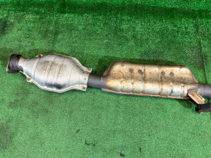 ท่อไอเสียท่อนกลาง SUBARU FORESTER OEM 44200SA080 SG5 2007 EJ205 AT