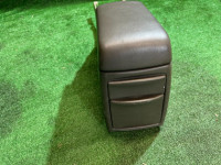 ช่องเก็บของและที่วางแขน SUBARU LANCASTER OEM 92111AE010AD BHE BH9 1998 BEIGE 8L5