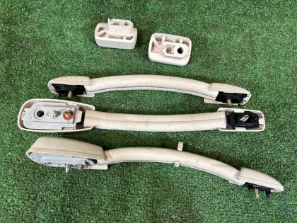 มือจับเพดาน SUBARU LANCASTER OEM 92043AE000GF 92041AE020GF 92041AE030GF BHE BH9 BH5 1998 BEIGE 8L5