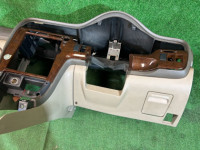 คอนโซลหน้า SUBARU LANCASTER OEM 66045AE000DG BHE BH9 BH5 1998 BEIGE 8L5