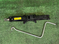 แม่แรง TOYOTA PRIUS OEM 09111-30190 ZVW30 2012