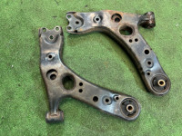 Front control arms TOYOTA PRIUS OEM 48068-47050 48069-47050 ZVW30 2012 2ZRFXE