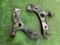 ปีกนกหน้า 48068-47050 48069-47050 TOYOTA PRIUS