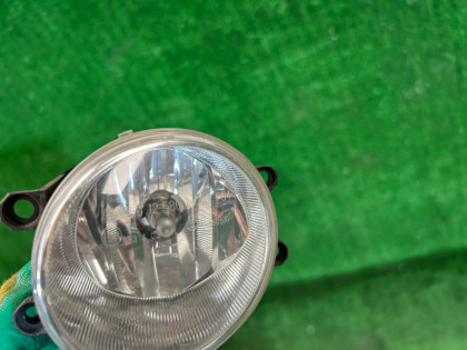 Faro antiniebla izquierdo TOYOTA PRIUS OEM 81220-12230 ZVW30 2012