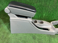 ช่องเก็บของและที่วางแขน SUBARU FORESTER OEM 92113FE100ND SG5 2007 GREY 61K