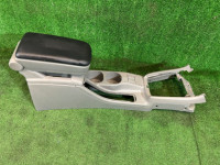 ช่องเก็บของและที่วางแขน SUBARU FORESTER OEM 92113FE100ND SG5 2007 GREY 61K
