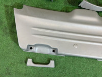 Tapizado del portón SUBARU FORESTER OEM 94320SA010ND SG5 2007 GREY 61K