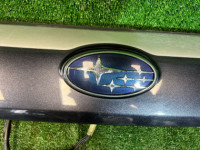 Friso da tampa da bagageira цвет 61K SUBARU FORESTER OEM 91112SA622WG SG5 2007 GREY 61K