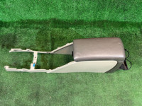 ช่องเก็บของและที่วางแขน SUBARU LANCASTER OEM 92111AE010AD BHE BH9 1998 BEIGE 8L5