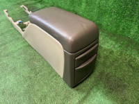ช่องเก็บของและที่วางแขน SUBARU LANCASTER OEM 92111AE010AD BHE BH9 1998 BEIGE 8L5