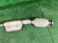 ท่อไอเสียท่อนกลาง SUBARU LANCASTER OEM 44200AE050 BH9 1998 EJ254 AT