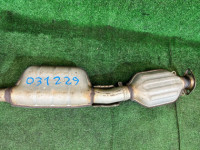 ท่อไอเสียท่อนกลาง SUBARU LANCASTER OEM 44200AE050 BH9 1998 EJ254 AT