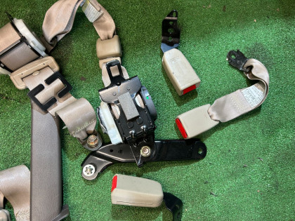Rear seat belts SUBARU LANCASTER OEM 64660AE000GE 64660AE010GE BH9 1998 BEIGE 8L5